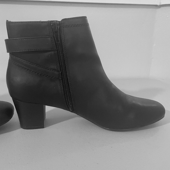 East 5th Women's Black Ankle Boots EF RICO Buckle/Side Zipper -Size 8.5 Med - Picture 4 of 12